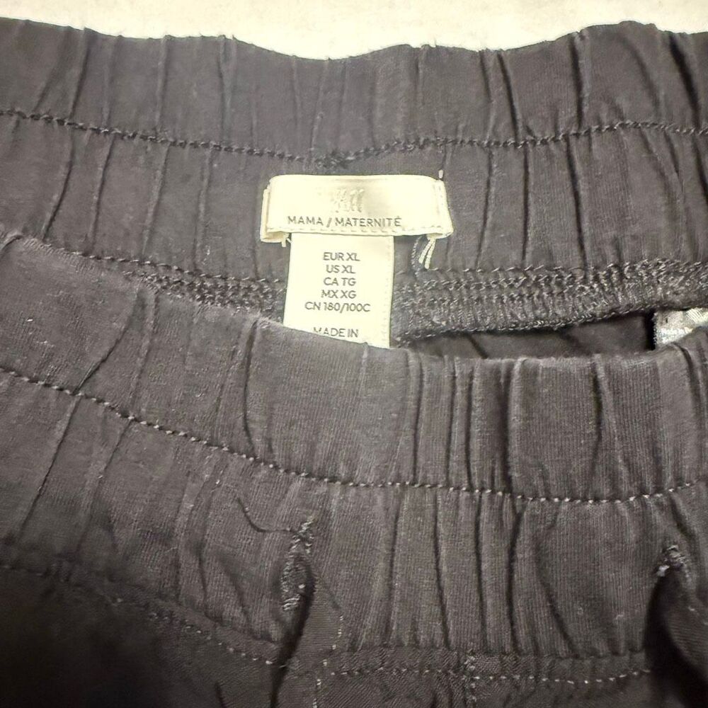 Lot of 2 Maternity Bottoms Size XL: denim shorts and black capris - Picture 11 of 15
